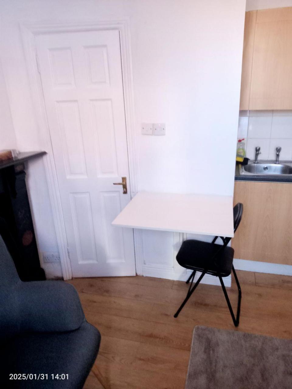 Cabra Park Modern Stay - Dublin — Fotos 3